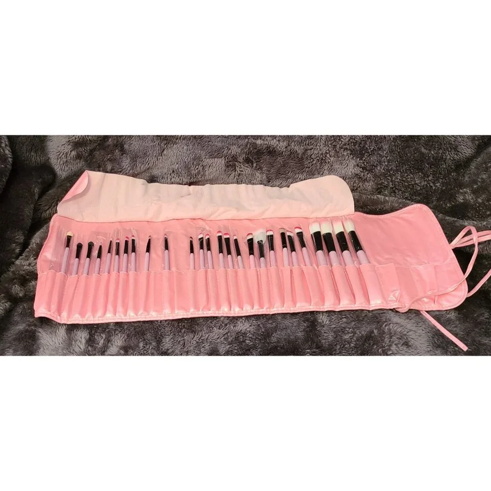 26 Piece Makeup Brush Set in Rollup Case